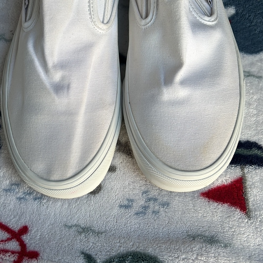 White vans - Picture 2 of 2